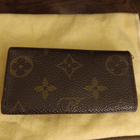 LOUIS VUITTON 4 KEY HOLDER AUTHENTIC - Picture 2 of 11